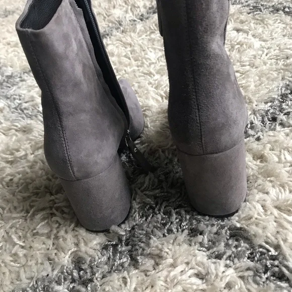 NEW Barneys New York Gray Ankle Booties Mismatched Size 5 & 6 womens Short Boots